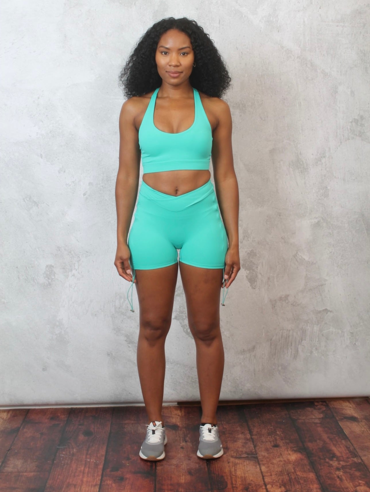 SEAMLESS SPORTS BRA WITH BIKER SHORTS - TURQUOISE