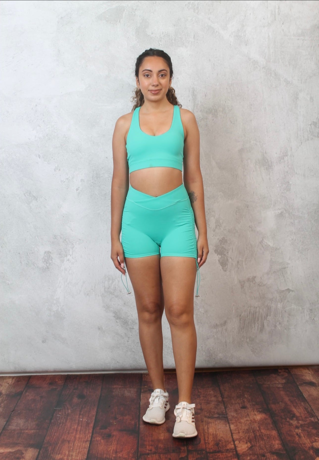 SEAMLESS SPORTS BRA WITH BIKER SHORTS - TURQUOISE