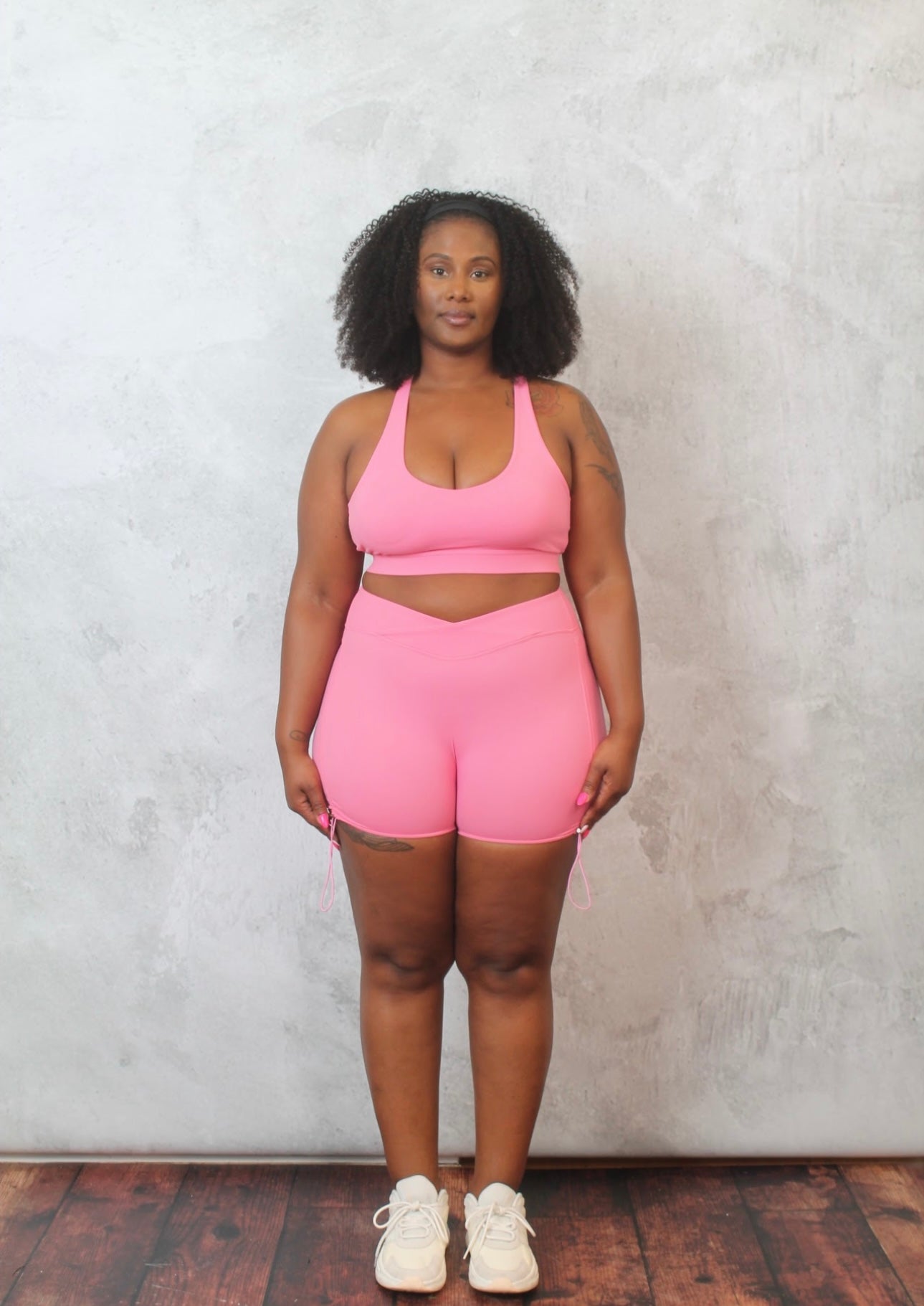 SEAMLESS SPORTS BRA WITH BIKER SHORTS - PINK